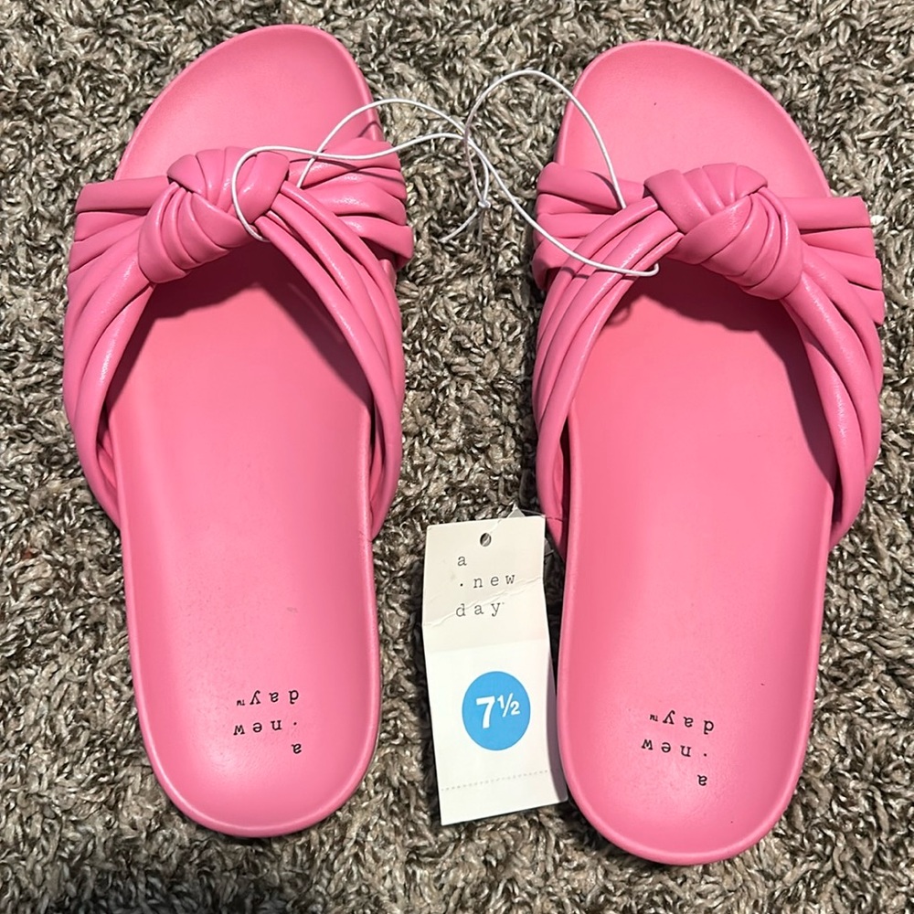 Pink bow sandals